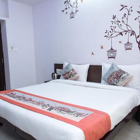 Oyo 14118 Hotel Kalika Palace Udaipur Kültér fotó