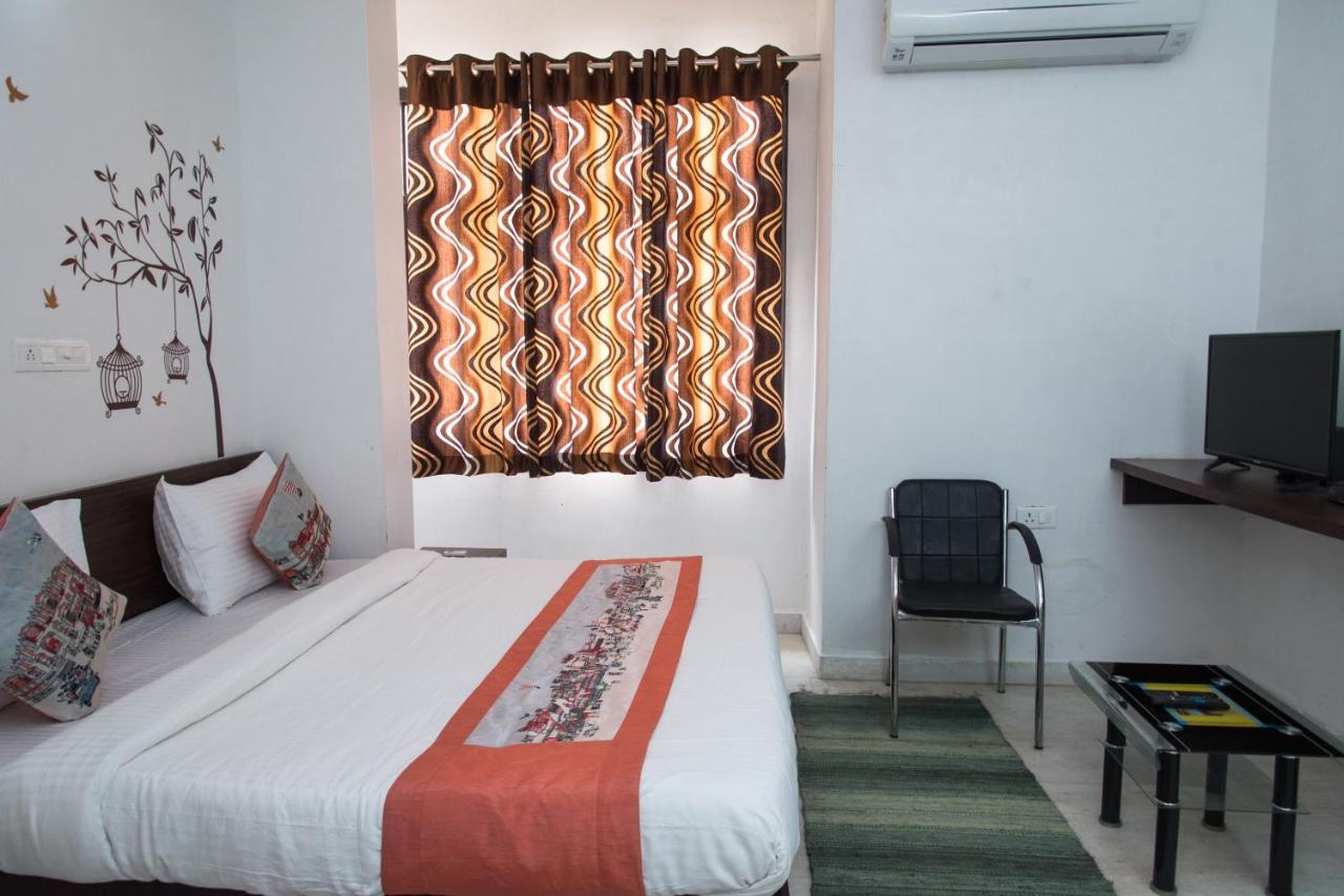 Oyo 14118 Hotel Kalika Palace Udaipur Kültér fotó